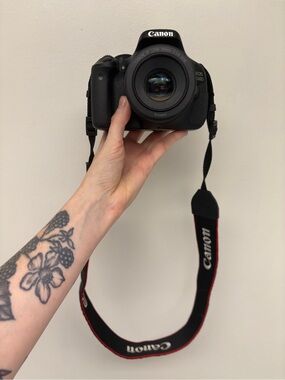 Canon E0S 600D Rebel T3i Camera with 2 New Batteries & Charger